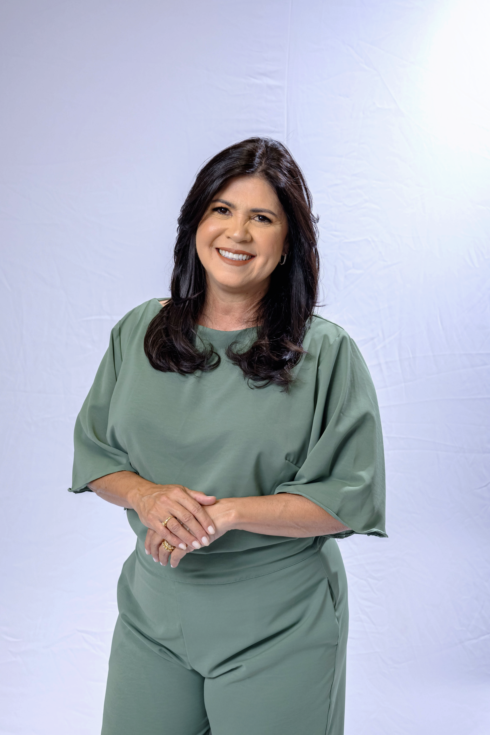 [INSERIR NOVA FOTO: Salma Bahia com Microfone Arc 2]